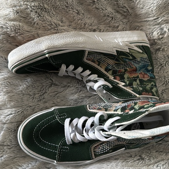 Vans - Picture 3 of 3